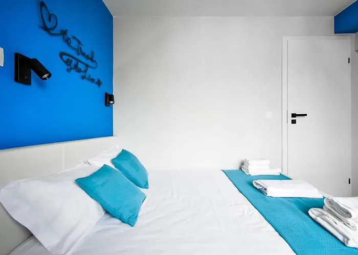 1 - 2br - 180 Views - Balcony - Amenities *