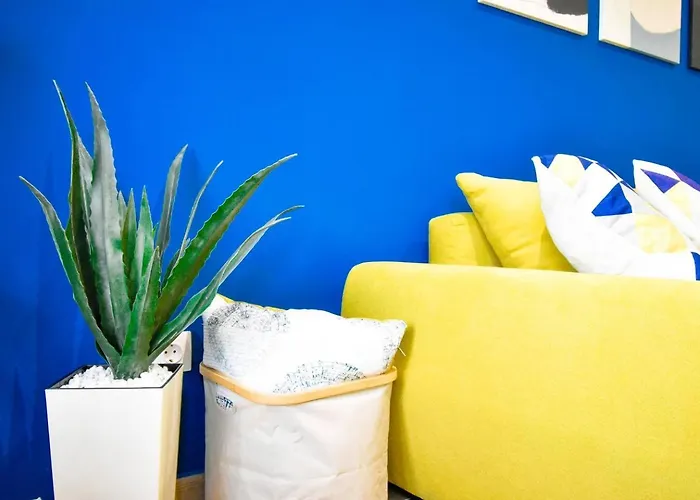 1 - 2br - 180 Views - Balcony - Amenities Апартамент