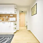 1 - 2br - 180 Views - Balcony - Amenities