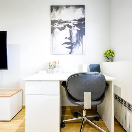 1 - 2br - 180 Views - Balcony - Amenities Daire Sofya