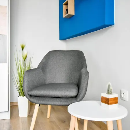 1 - 2br - 180 Views - Balcony - Amenities