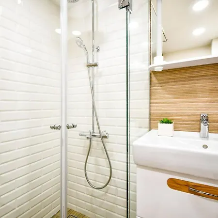 180 Panoramic Views Fully Equipped For 6 Acs Apartment *