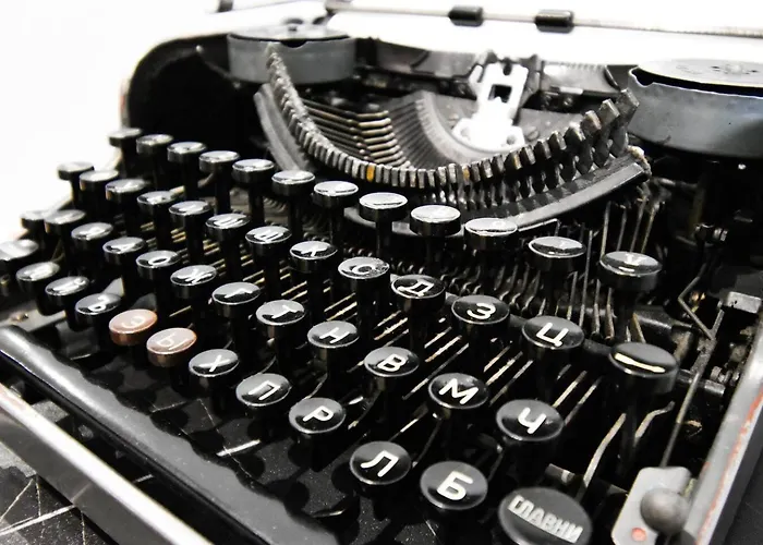 Apartment 1 - 2br - 180 Views - Balcony - Amenities