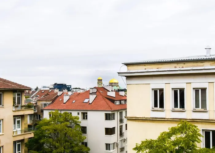 Apartment 1 - 2br - 180 Views - Balcony - Amenities *