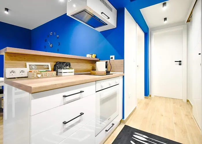 1 - 2br - 180 Views - Balcony - Amenities