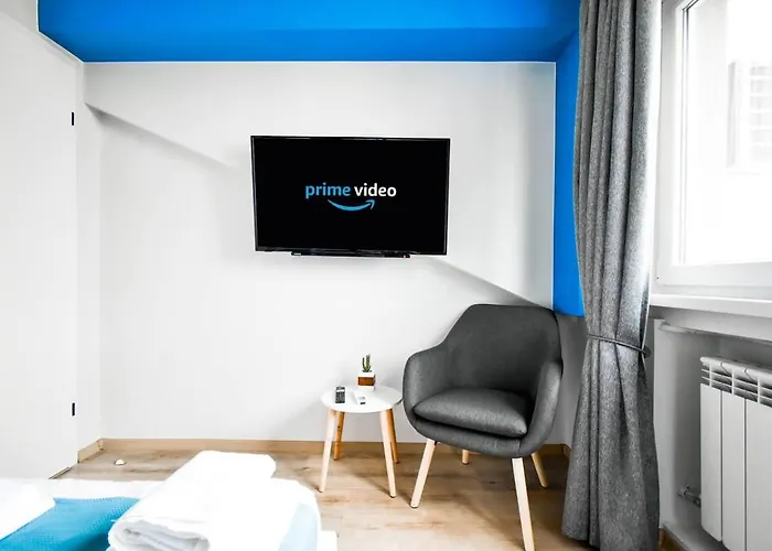 1 - 2br - 180 Views - Balcony - Amenities