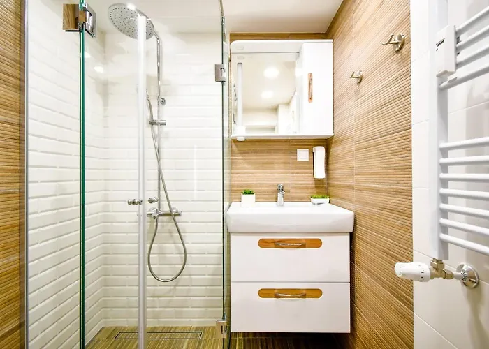 1 - 2br - 180 Views - Balcony - Amenities