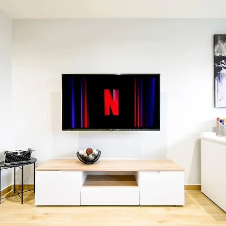 1 - 2br - 180 Views - Balcony - Amenities アパート *